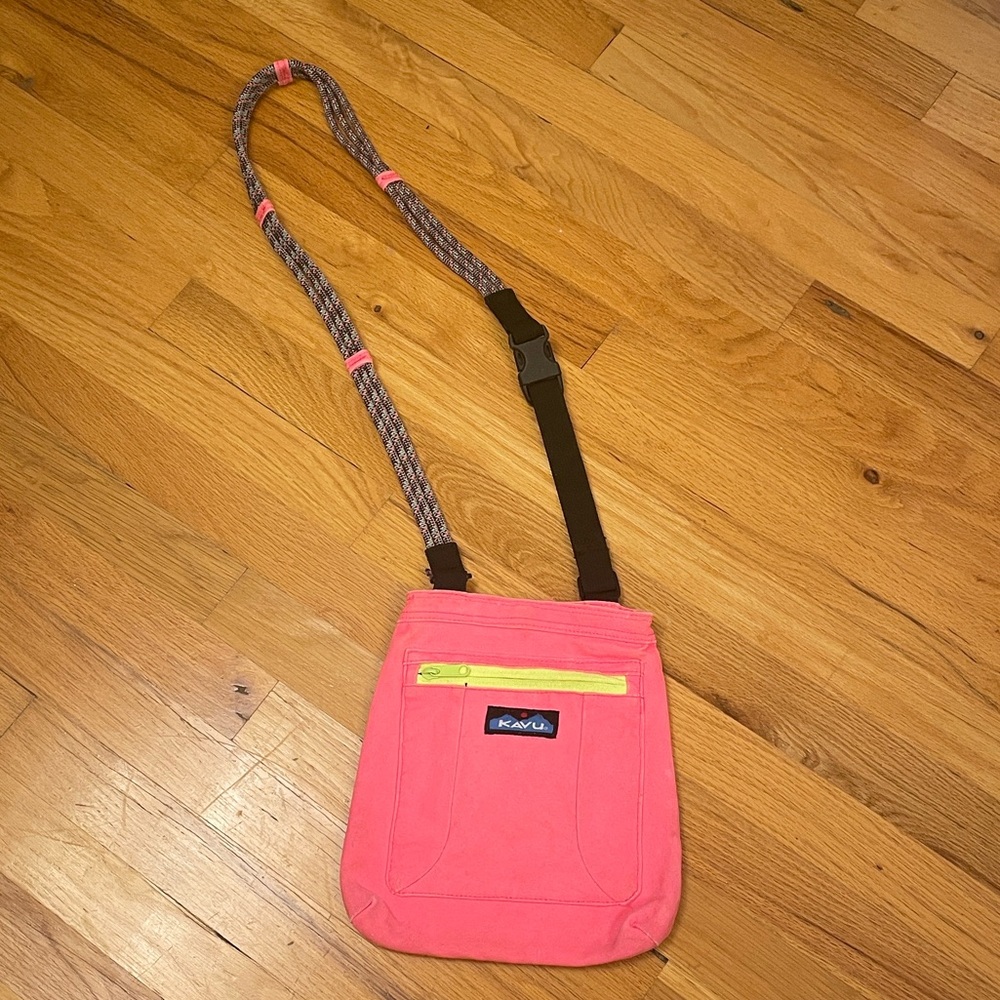 KAVU Keepalong Canvas Rope Sling Crossbody Bag. Hot Pink. GUC
